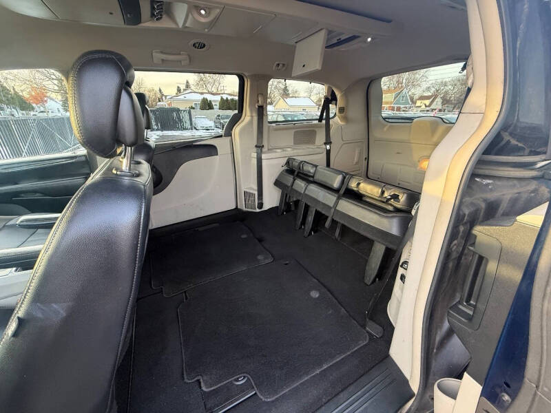 2013 Chrysler Town and Country Touring-L