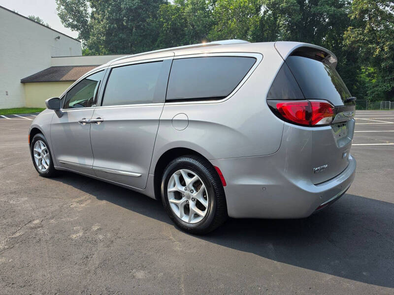 2017 Chrysler Pacifica Touring-L Plus