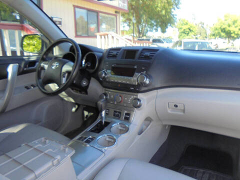 2012 Toyota Highlander SE