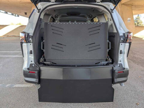 2025 Toyota Sienna LE 8-Passenger