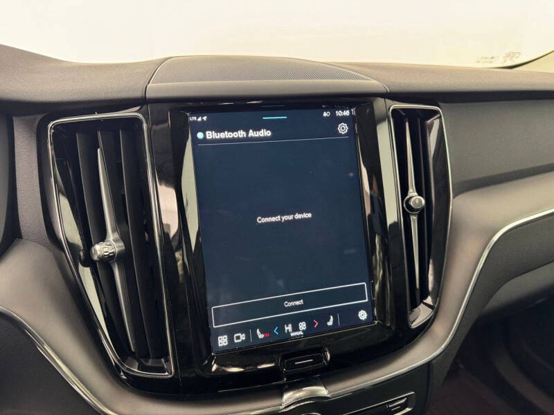 2024 Volvo XC60 B5 Core Dark Theme