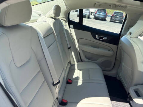 2024 Volvo S60 B5 Core Dark Theme