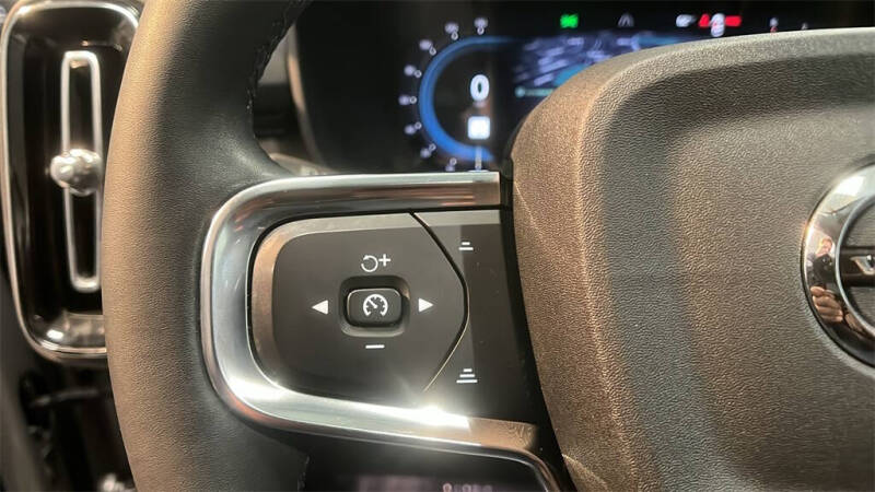 2023 Volvo XC40 B5 Plus Dark Theme