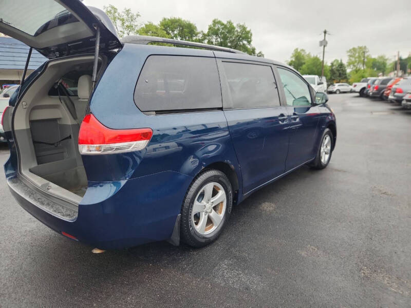 2011 Toyota Sienna LE 7-Passenger Auto Access Seat