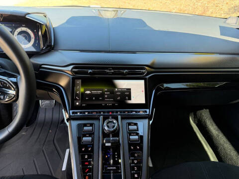 2025 Aston Martin Vantage