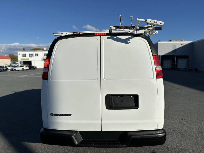 2023 Chevrolet Express 2500