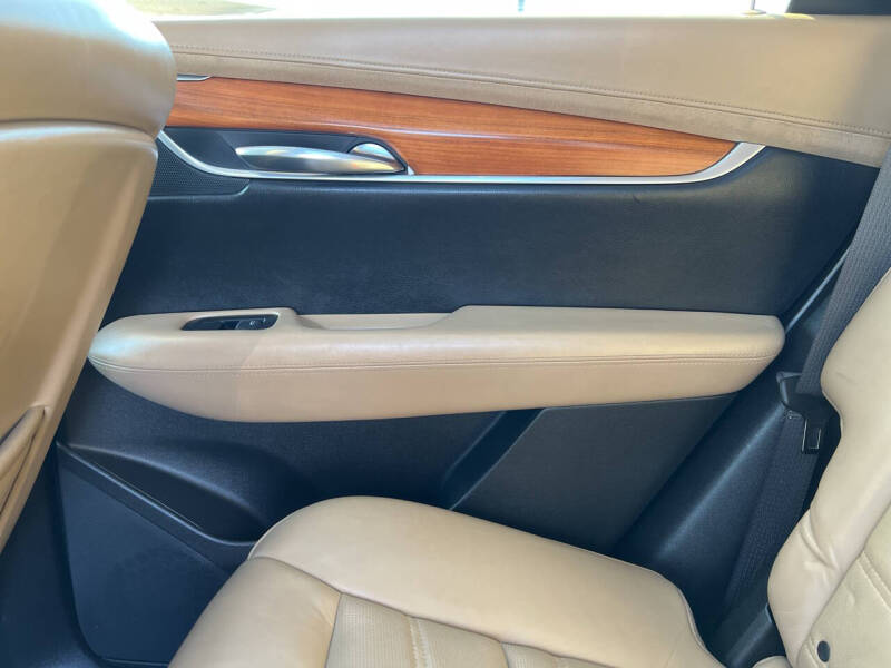 2017 Cadillac XT5 Platinum