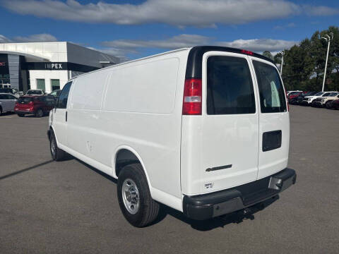 2025 Chevrolet Express 3500