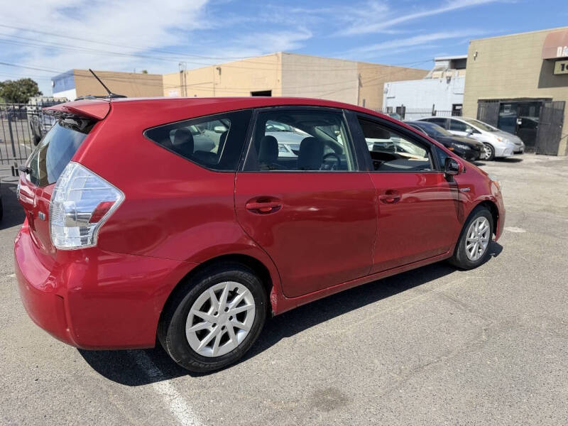 2014 Toyota Prius v Three