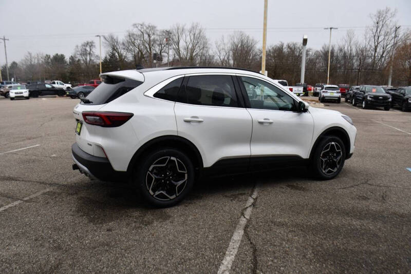 2026 Ford Escape Hybrid Platinum