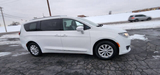 2020 Chrysler Pacifica for sale at URIEL's AUTOMOTIVE LLC in Middletown, OH