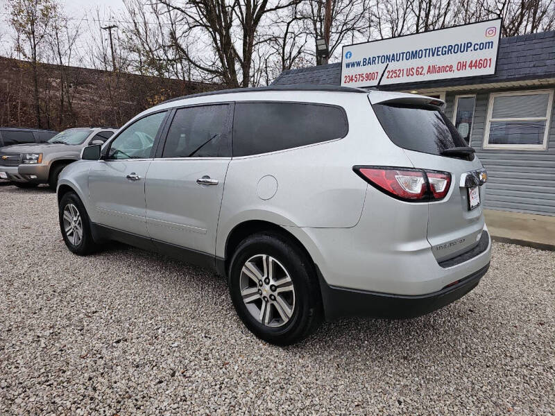 2017 Chevrolet Traverse 2LT photo 3