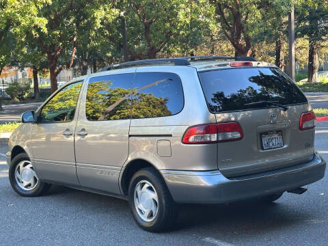 2002 Toyota Sienna LE