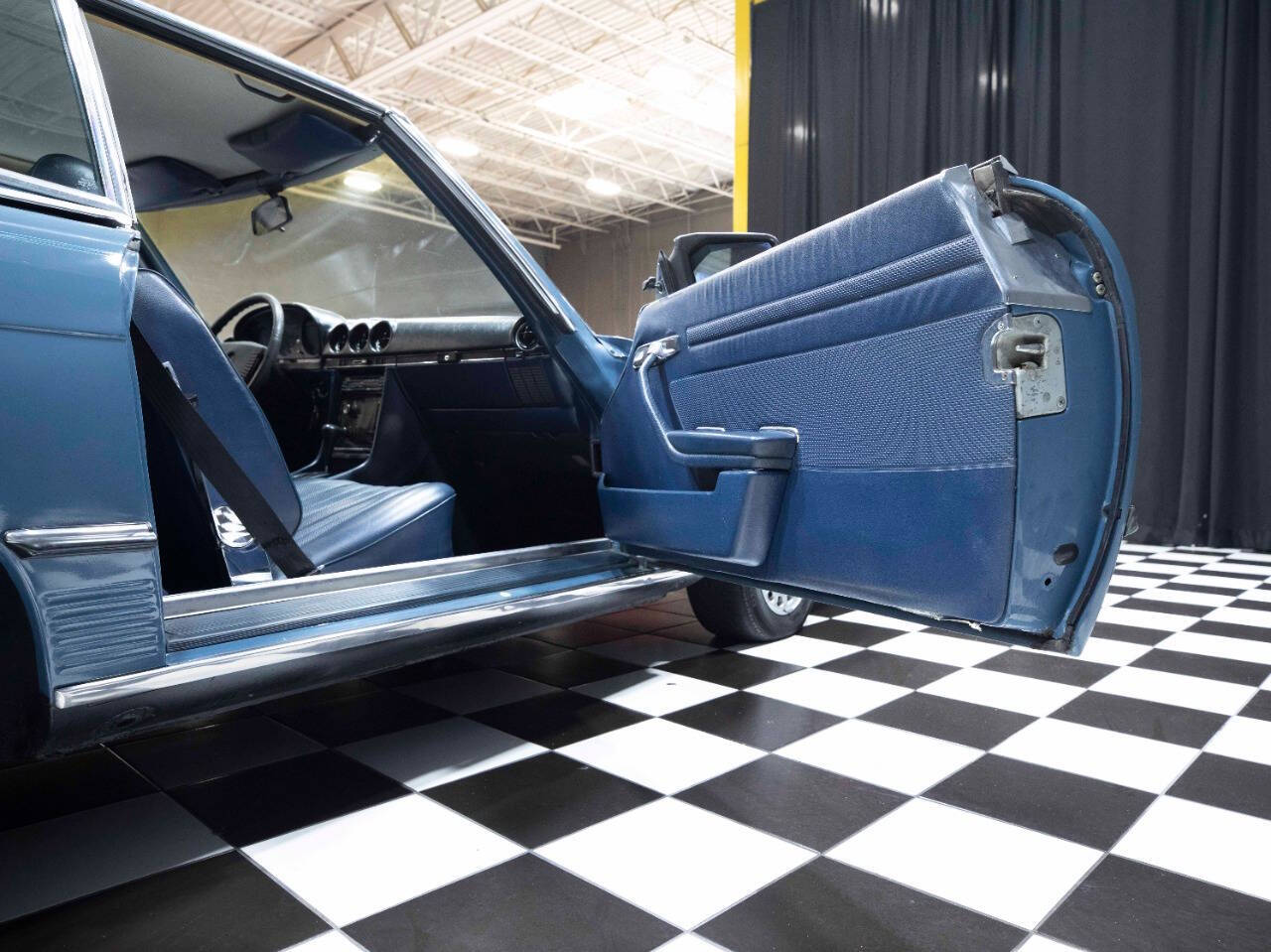 1977 Mercedes-Benz 450 SL 26