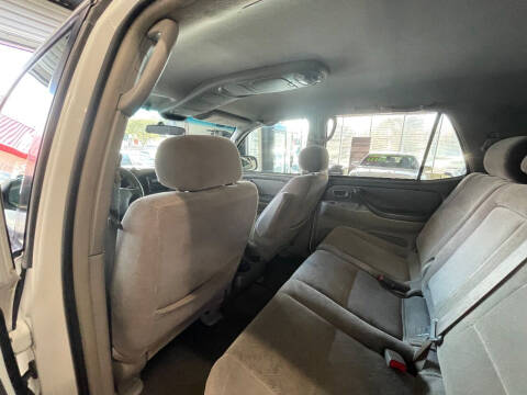 2004 Toyota Sequoia SR5