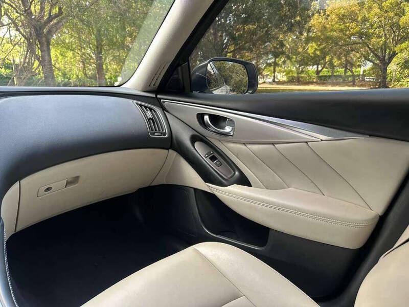 2021 Infiniti Q50 Luxe