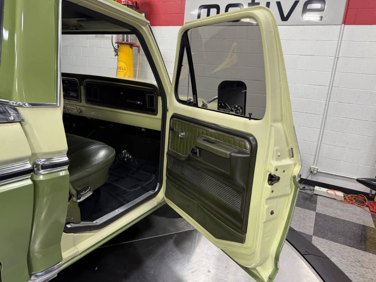 1976 Ford F-150 34