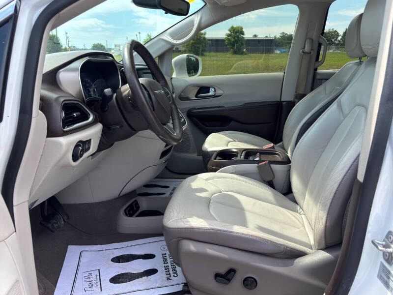 2017 Chrysler Pacifica Touring-L