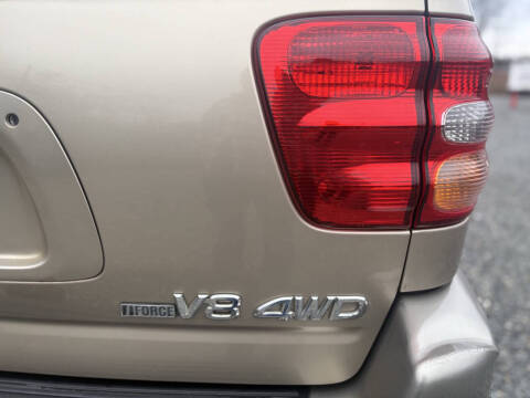 2004 Toyota Sequoia SR5