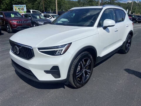 2025 Volvo XC40 B5 Core Bright Theme
