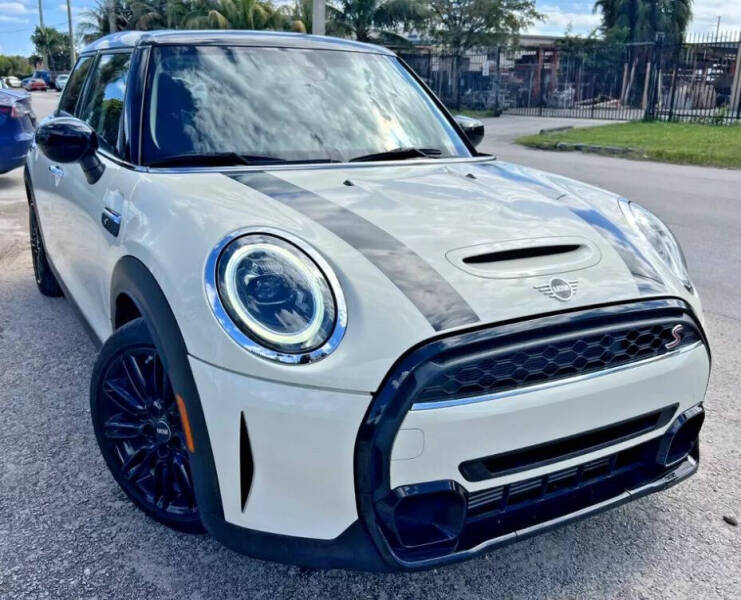 2023 MINI Hardtop 4 Door for sale at Vice City Deals in Miami Beach FL