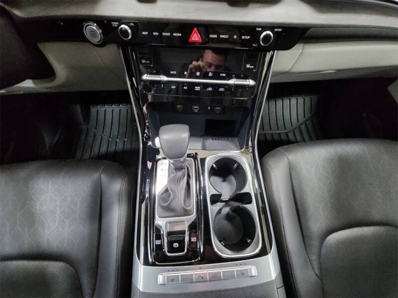 2024 Kia Carnival EX