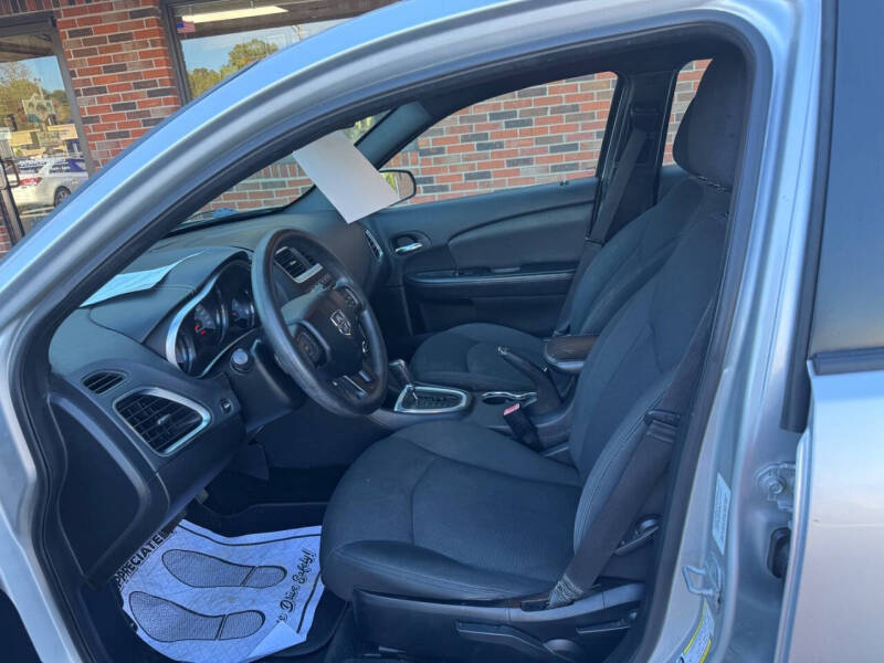 2012 Dodge Avenger SE