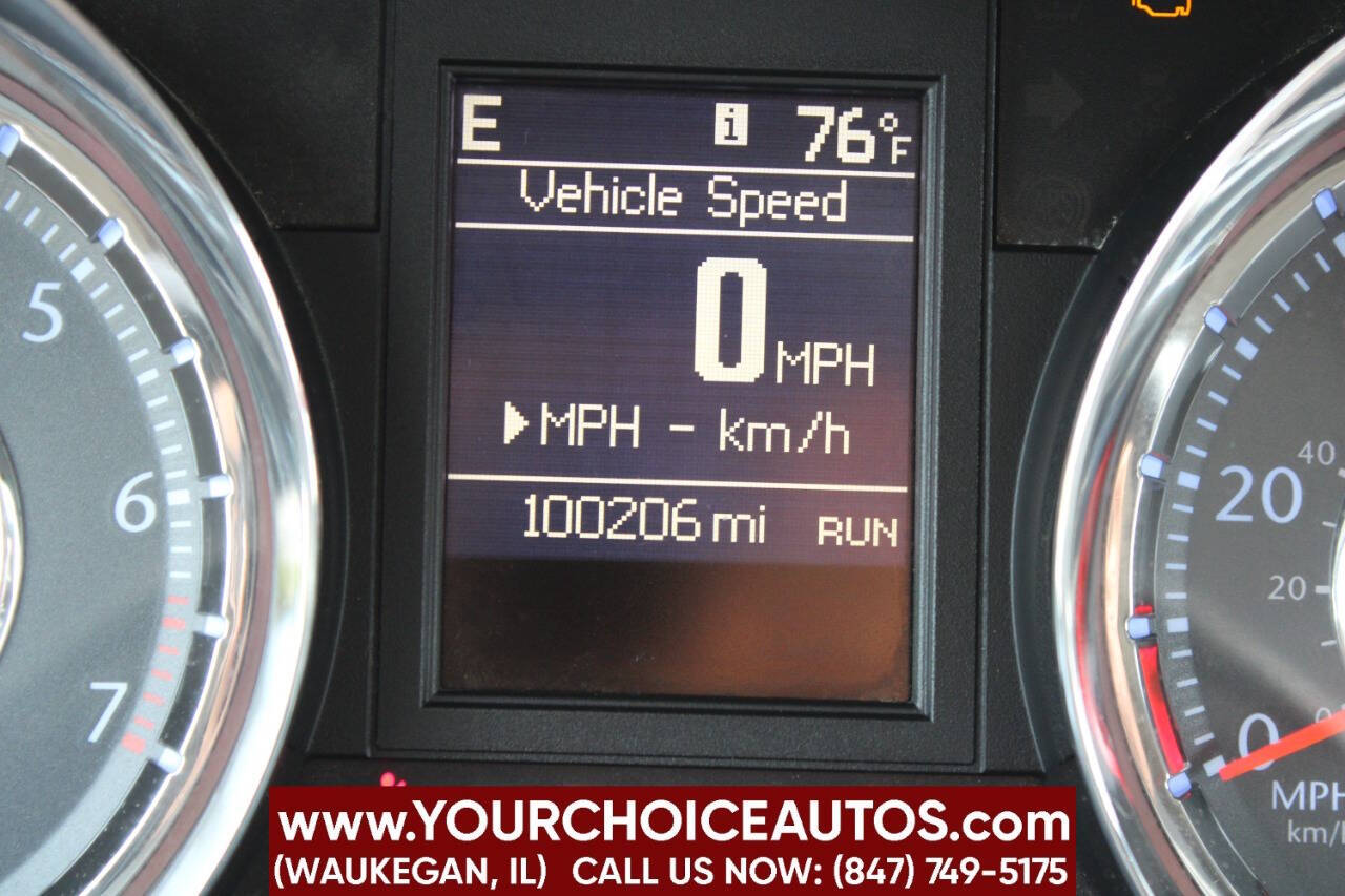 ChryslerTown and Country24