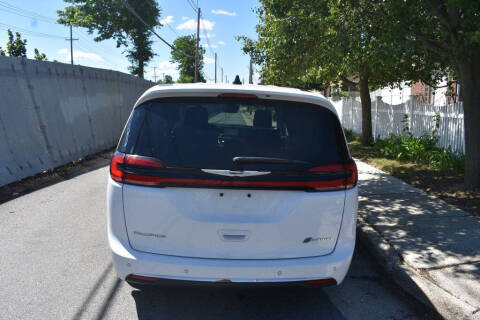 2024 Chrysler Pacifica Plug-In Hybrid Select
