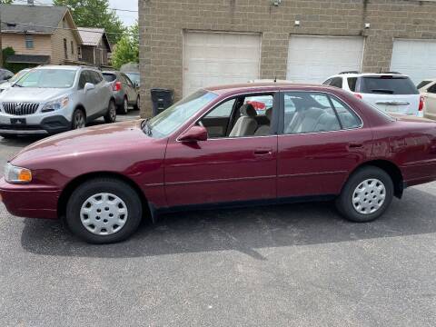 1996 Toyota Camry for sale at E & A Auto Sales in Warren OH