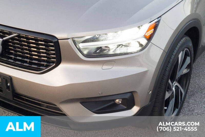 2022 Volvo XC40 T5 R-Design