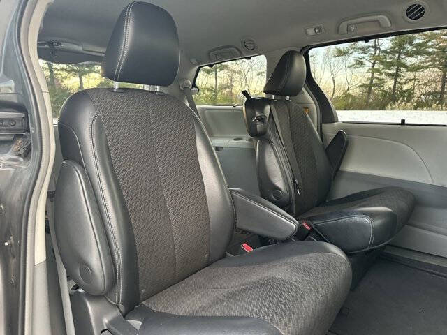 2013 Toyota Sienna SE 8-Passenger