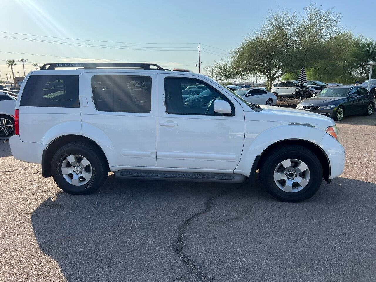 2006 nissan pathfinder white