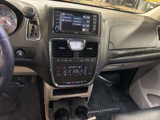 2016 Chrysler Town and Country Touring