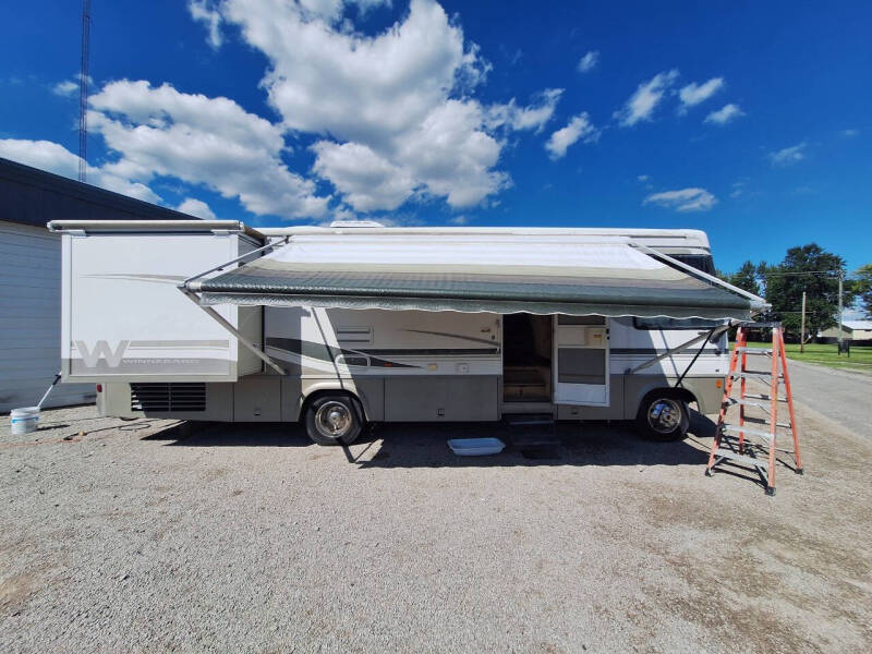 2002 Winnebago Adventurer