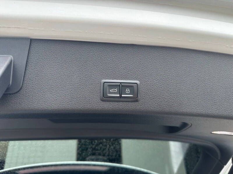 2024 Audi Q8 e-tron quattro Premium Plus