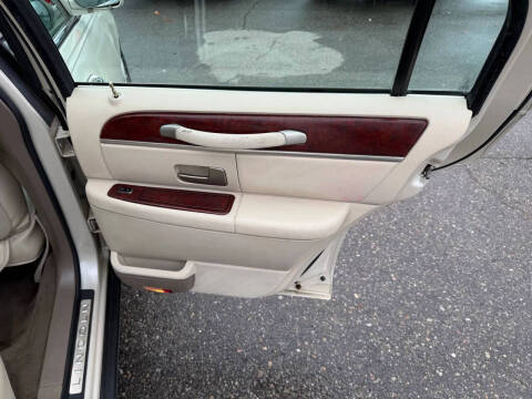 2003 Lincoln Town Car Cartier