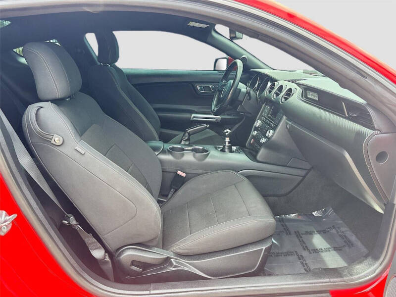 2017 Ford Mustang V6