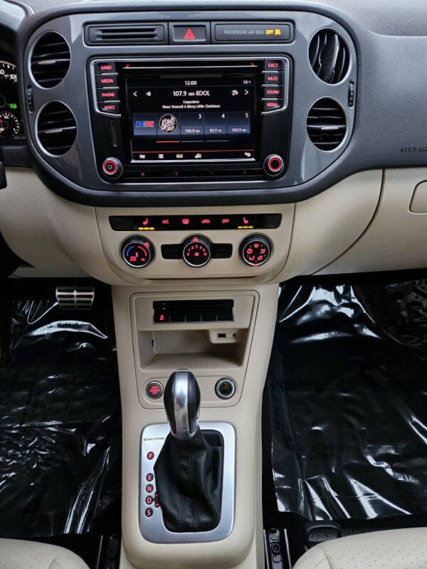 2016 Volkswagen Tiguan 2.0T R-Line 4Motion