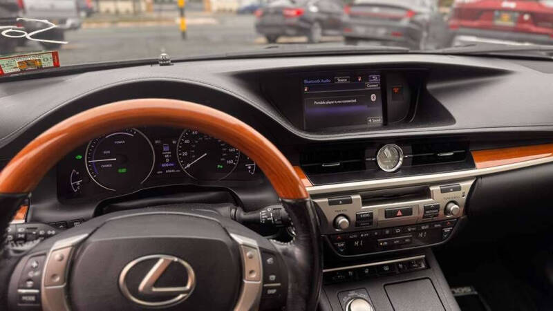 2015 Lexus ES 300h