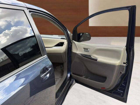 2019 Toyota Sienna LE 8-Passenger
