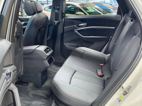 2022 Audi e-tron quattro Premium