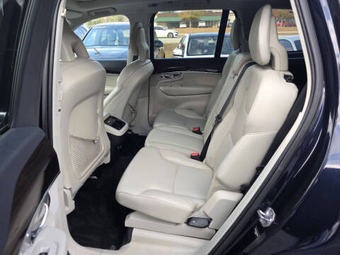 2016 Volvo XC90 T6 Momentum