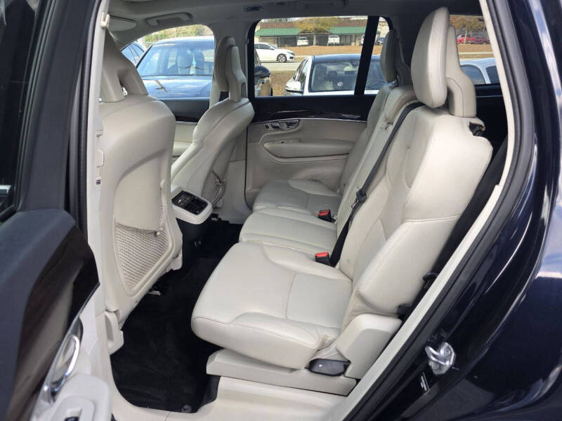 2016 Volvo XC90 T6 Momentum