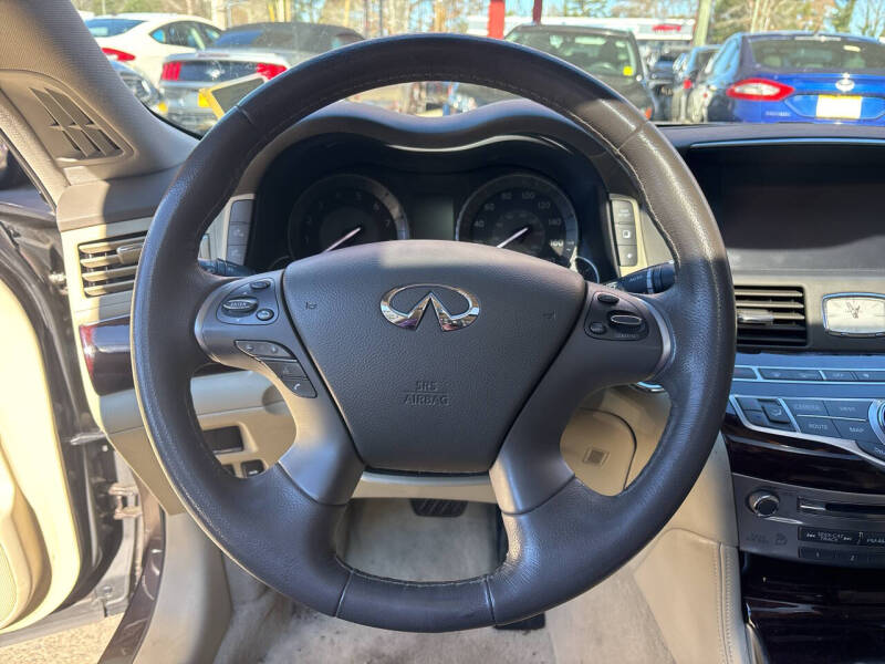 2016 Infiniti Q70 Hybrid