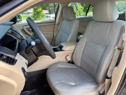 2016 Ford Taurus SE