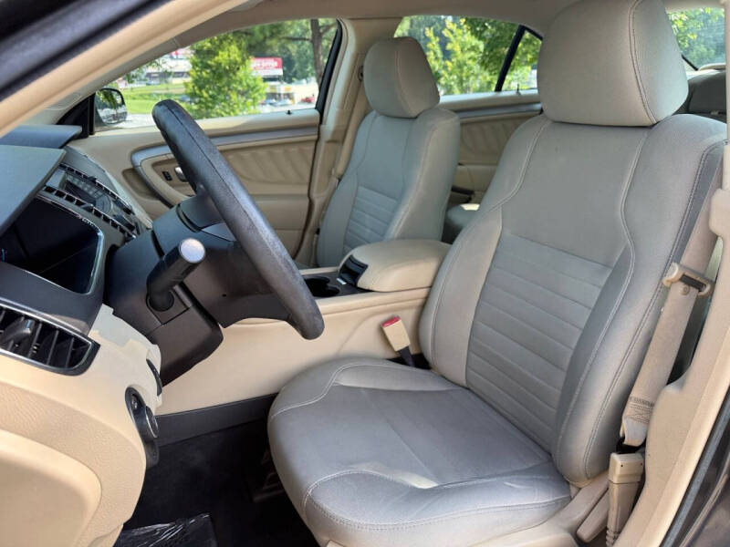 2016 Ford Taurus SE