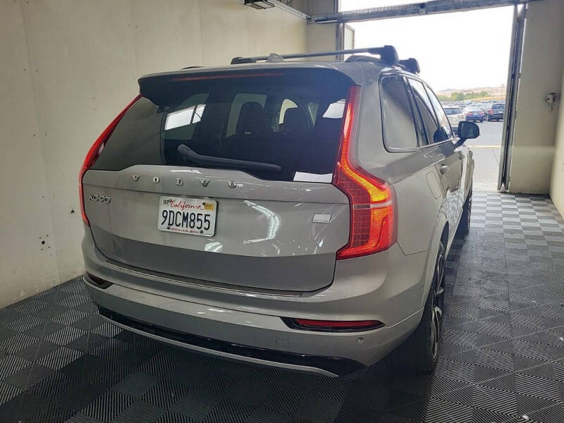 2023 Volvo XC90 Recharge T8 Plus Dark Theme