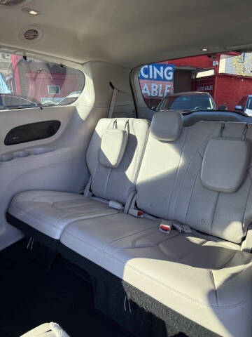 2017 Chrysler Pacifica Touring-L Plus