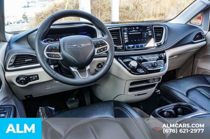 2024 Chrysler Pacifica Plug-In Hybrid Select